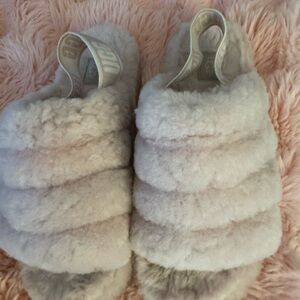UGG Women's Fluffy Slippers - Cream